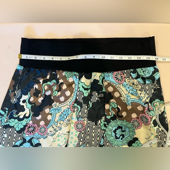 Maternity Skirt Size EU 40 (US Medium) NWOT flower pattern with embellishments - Picture 5 of 10